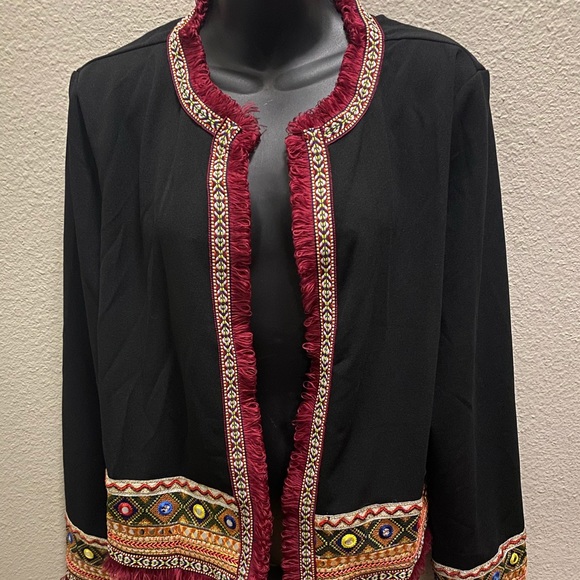 Stylish black and printed Jacket - Picture 2 of 4